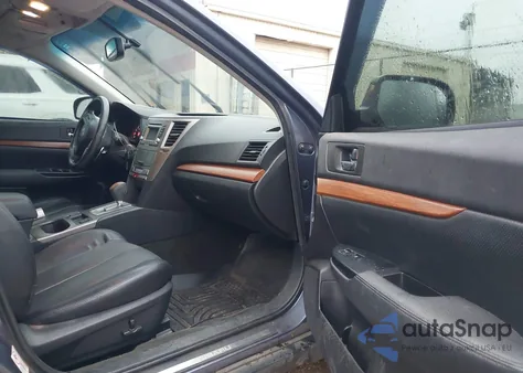 2013 Subaru Outback 2.5I Limited z USA, uszkodzony, nr VIN 4S4BRBKC0D3247455